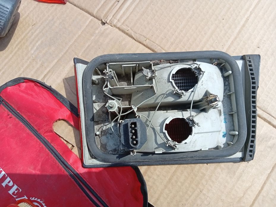 Задние стоп сигналы БМВ е34 универсал