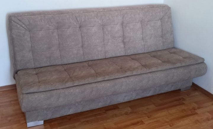 Canapea extensibila 3 locuri