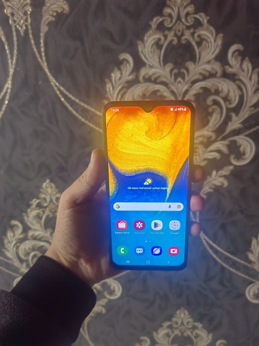 Samsung A20 32gb ekran almashgan sotiladi boliwi 500ming