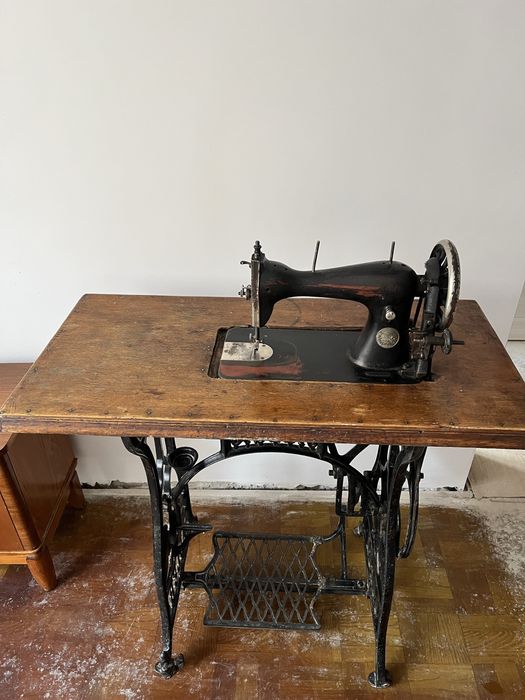 Швейная машинка ретро