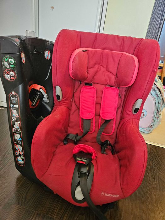 Детско столче за кола Bebe Confort Axiss (9-18 кг) + подарък