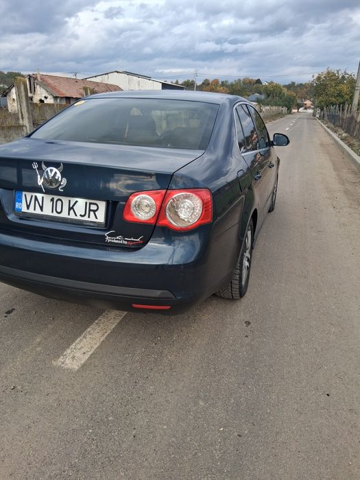 Vând Volkswagen Jetta