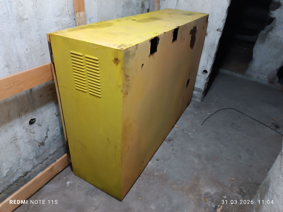 Метален шкаф за машини и инструменти