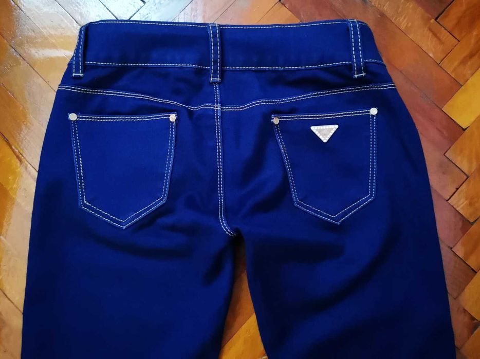 Ново! Тъмно сини дънки със златен кант