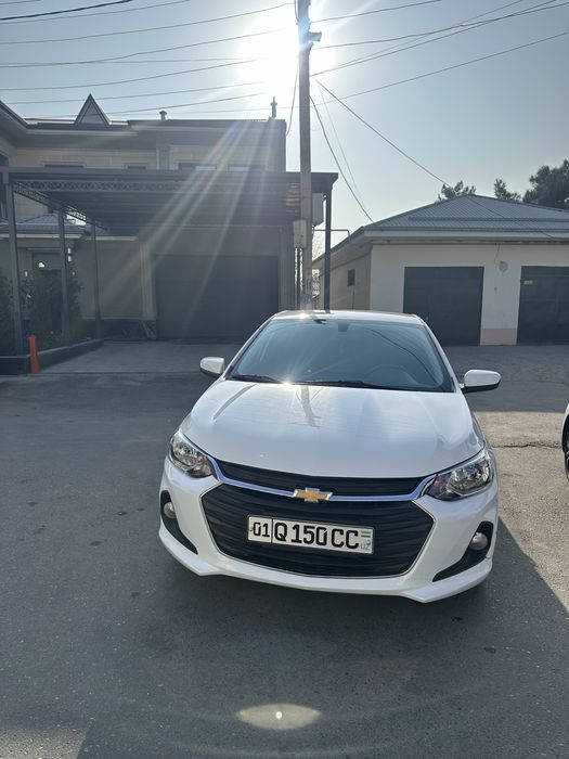 CHevrolet  Onix  avtomobili