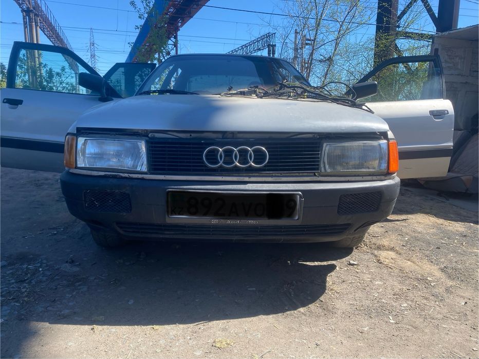 Передний бампер Ауди 80 оригинал