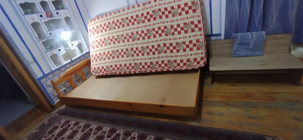 Matras va Spalnaya mebel sotiladi