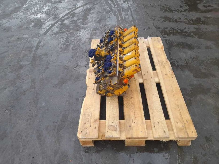 Distribuitor hidraulic Rexroth M8-1003-03/7M8-22 excavator Liebherr A902