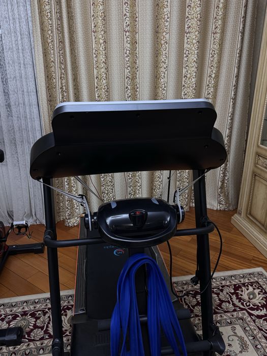 Беговая дорожка почти новая