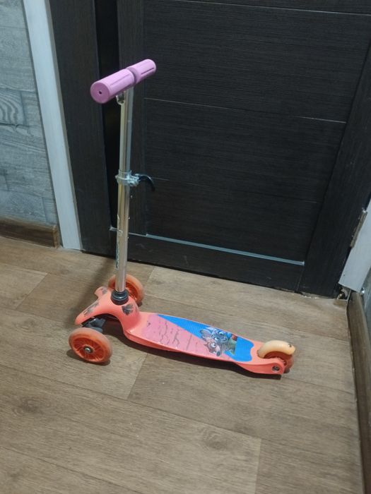 Продам самокат трехколесный