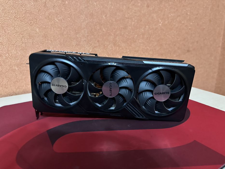 Rtx 4070 super gigabyte gaming oc