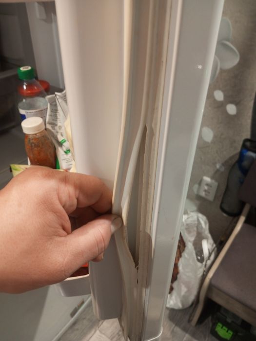 Холодильник Индезит.