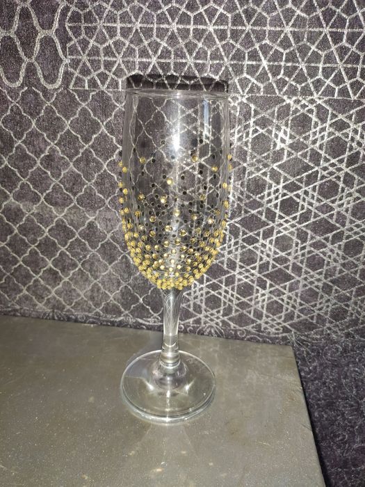 Бокалы для вина и шампанского