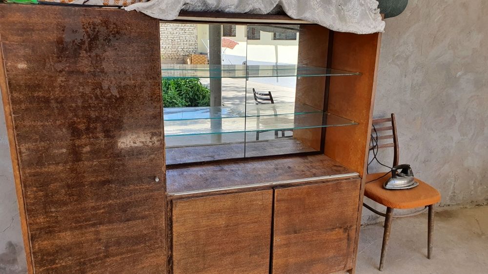 Продаётся сервант