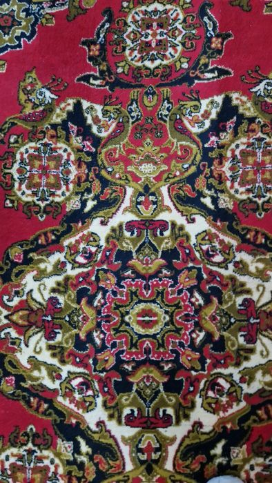 Ковер настенный красный