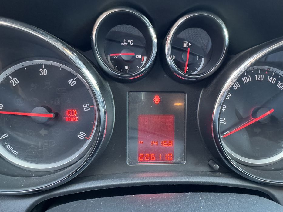 Opel Astra J  – 2011