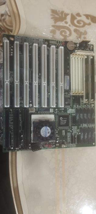 Старо компютърно дъно с процесор 486DX - 40Mhz