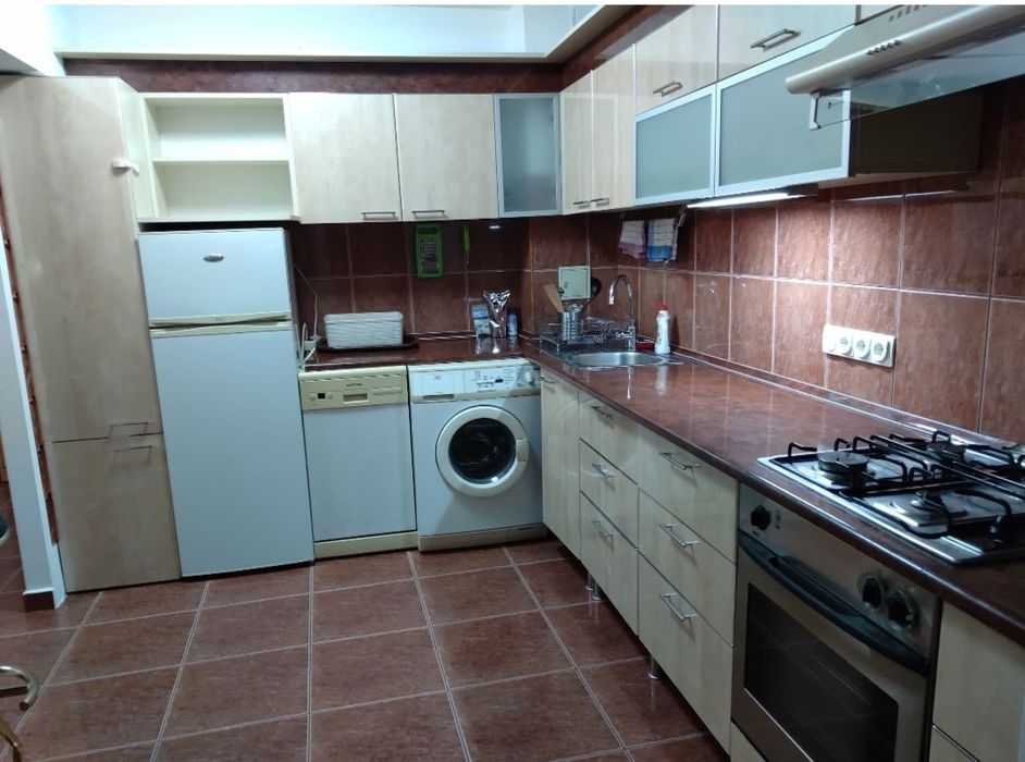 Inchiriez apartament