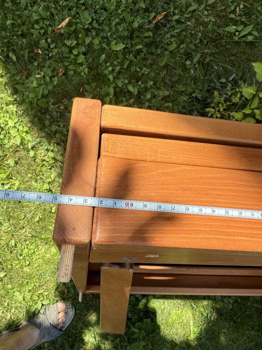 Продавам трапезарна маса от масивно дърво