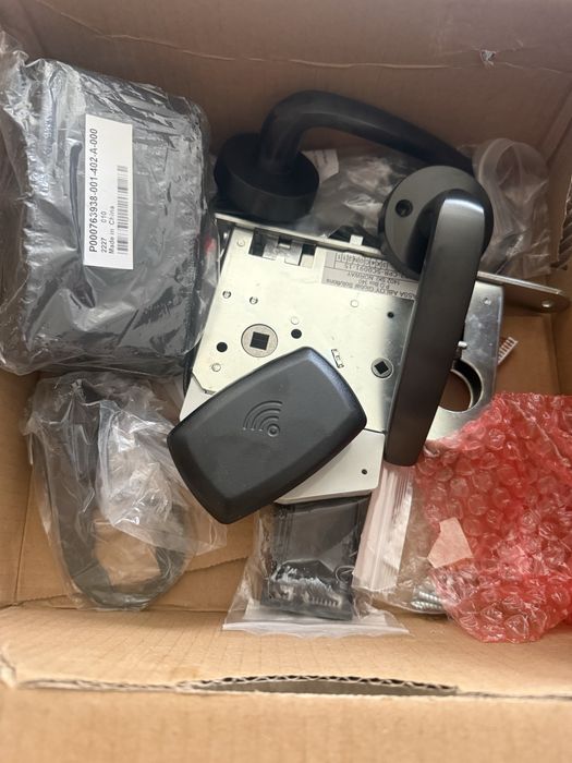 Assa Abloy електрическа  брава .Черен цвят 4.5 v 22mm