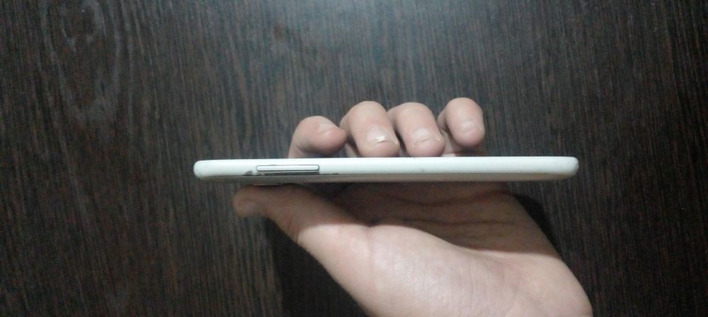 Samsung j2 sotiladi hechnima qilmagan aybi yõq