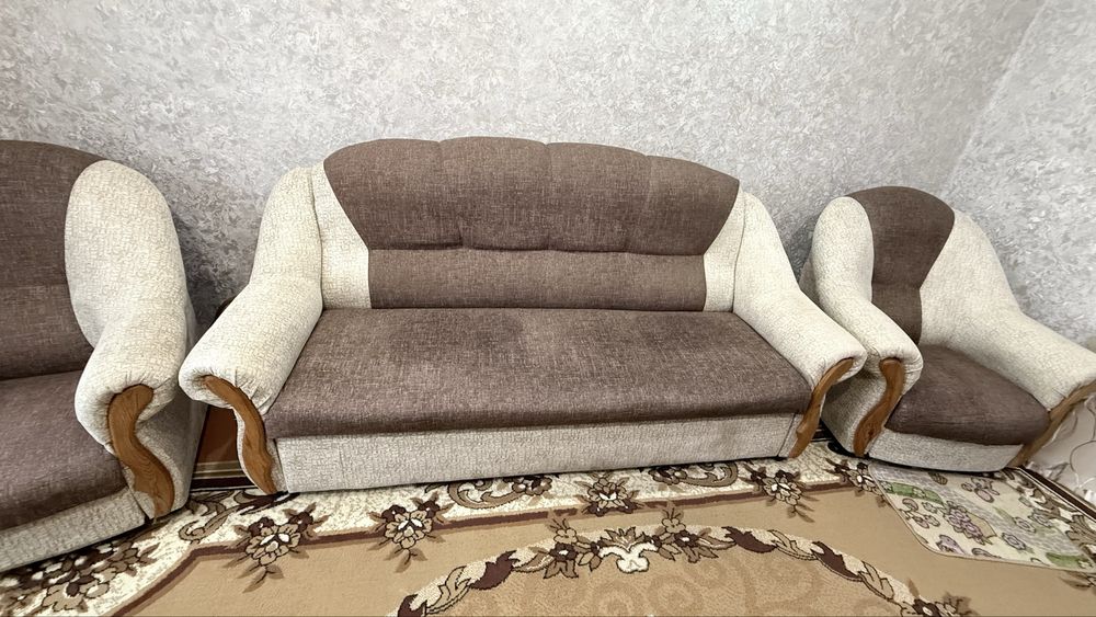 Продам диван и два кресла