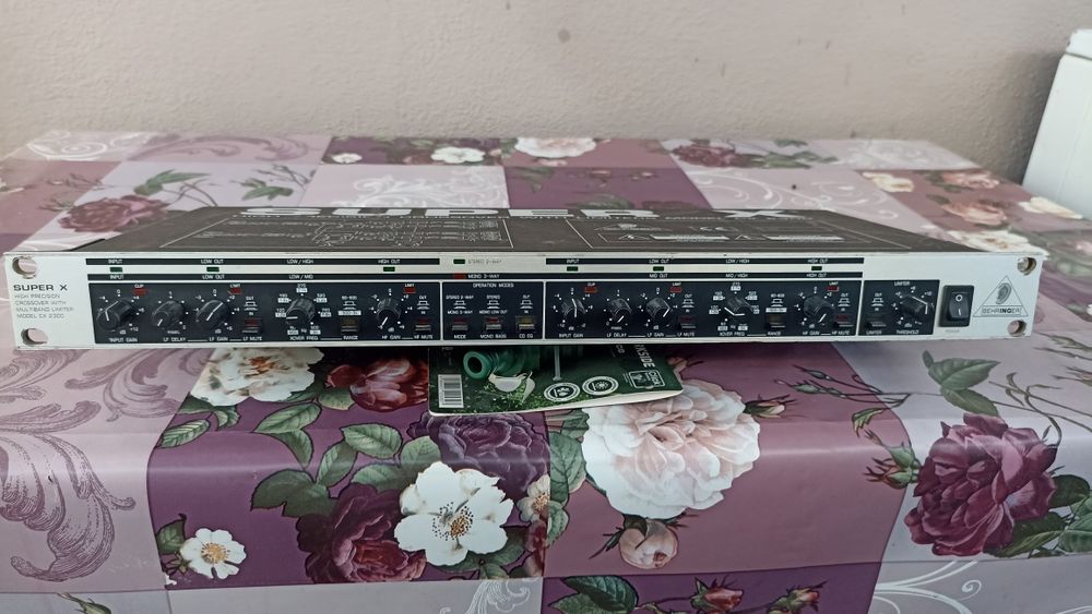 Кросоувър BEHRINGER CX 2300