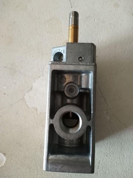 Воздушный электромагнитный клапан FESTO