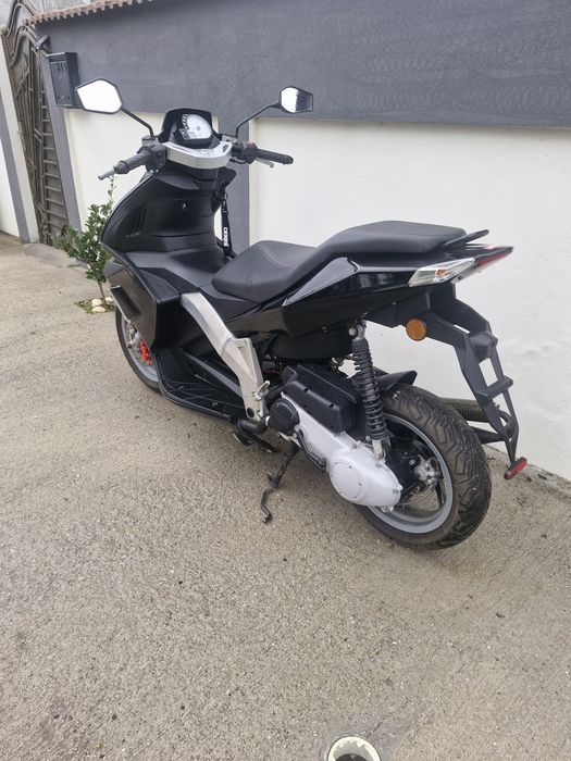 Vând scuter Derbi GP1 50CC motorizare piaggio