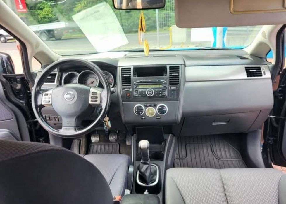 Vând Nissan Tiida