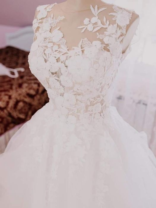 Vând rochie de mireasă