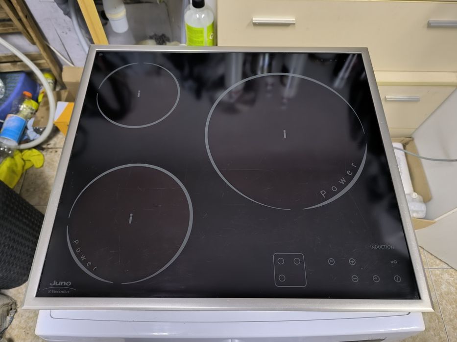 Индукционен плот JUNO Electrolux