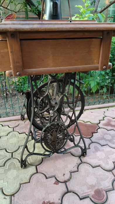 Masina de cusut Singer