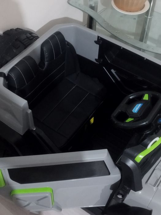Детский электромобиль JEEP