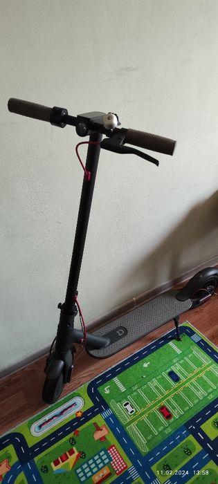 Продам электросамокат Xiaomi Mijia M365. Внимание оригинал не реплика.