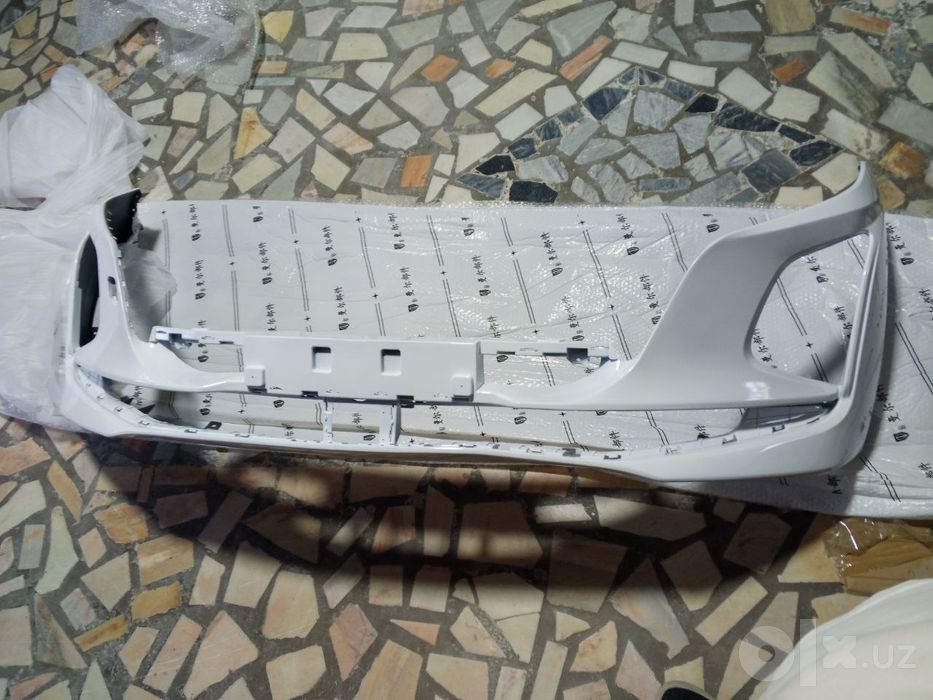 Orginal old bamper Hongqi EQM-5. Запчасти Hongqi EQM-5. В белом цвете