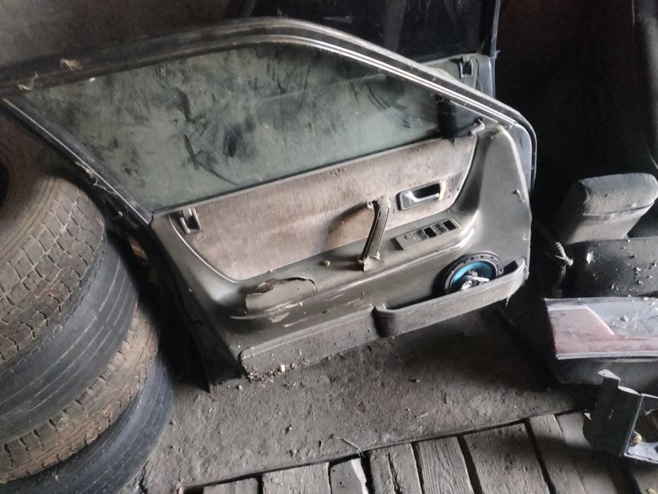 Продам двери Мазда 626 переходка