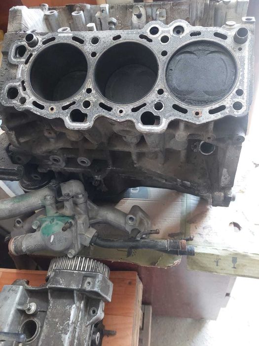 Продам б/у двигатель от Hyundai Santa Fe 2008 года, объём 2.7 л.