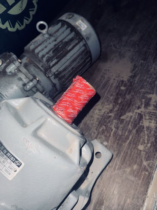 Редутор с двигателем