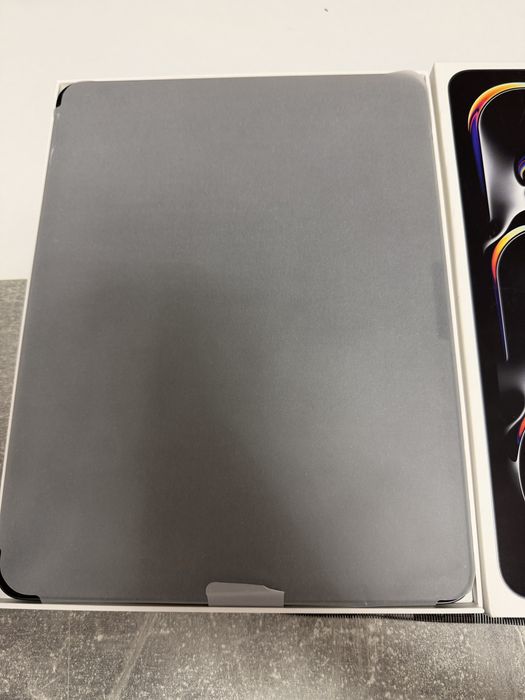 iPad Pro M5 13” 256GB – 100% baterie, 15 cicluri, ca nou