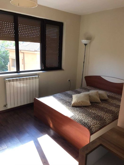 Тристаен апартамент във Въстанически