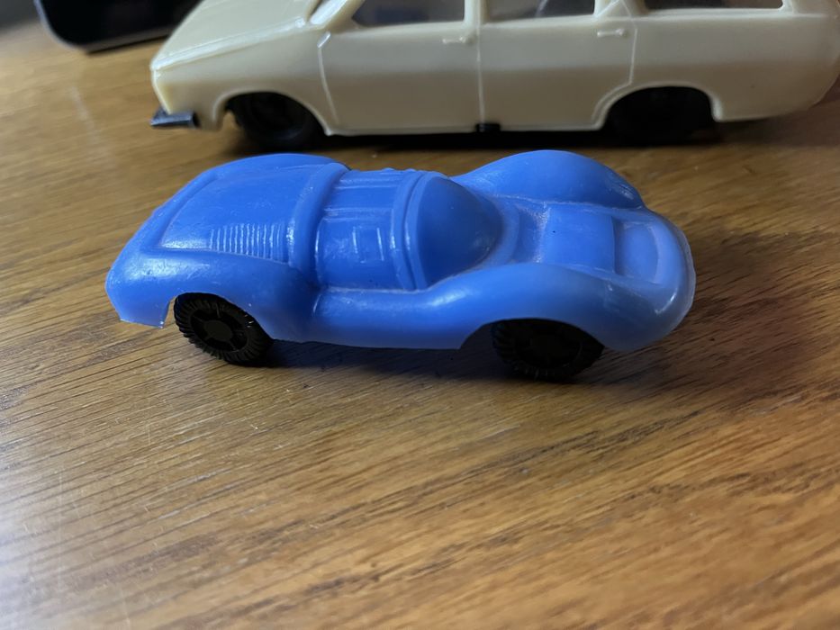 Jucarii vechi romanesti ambulanta si masinuta de curse