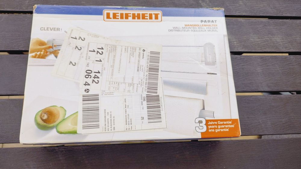 Стенен държач за кухненска хартия и два вида фолио