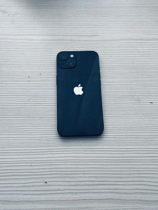 Продам Айфон 13