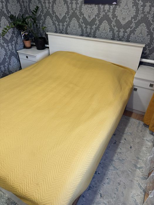 Продам спальный гарнитур с матрацом