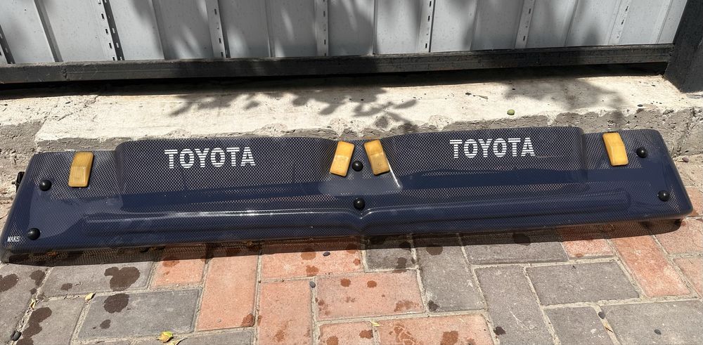 козырек лобового стекла Toyota