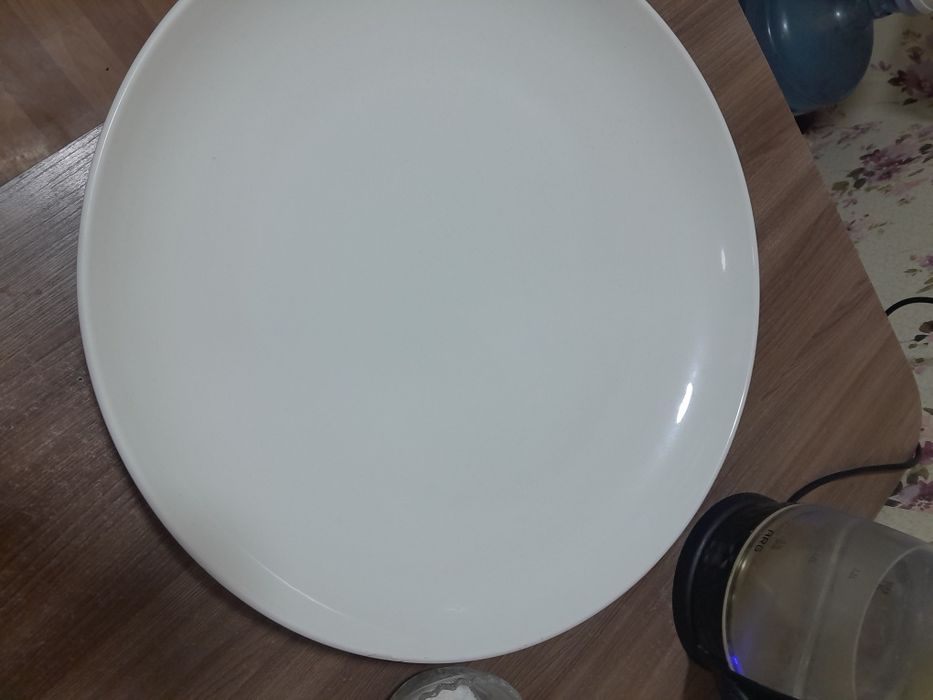 Продам 2 большие тарелки