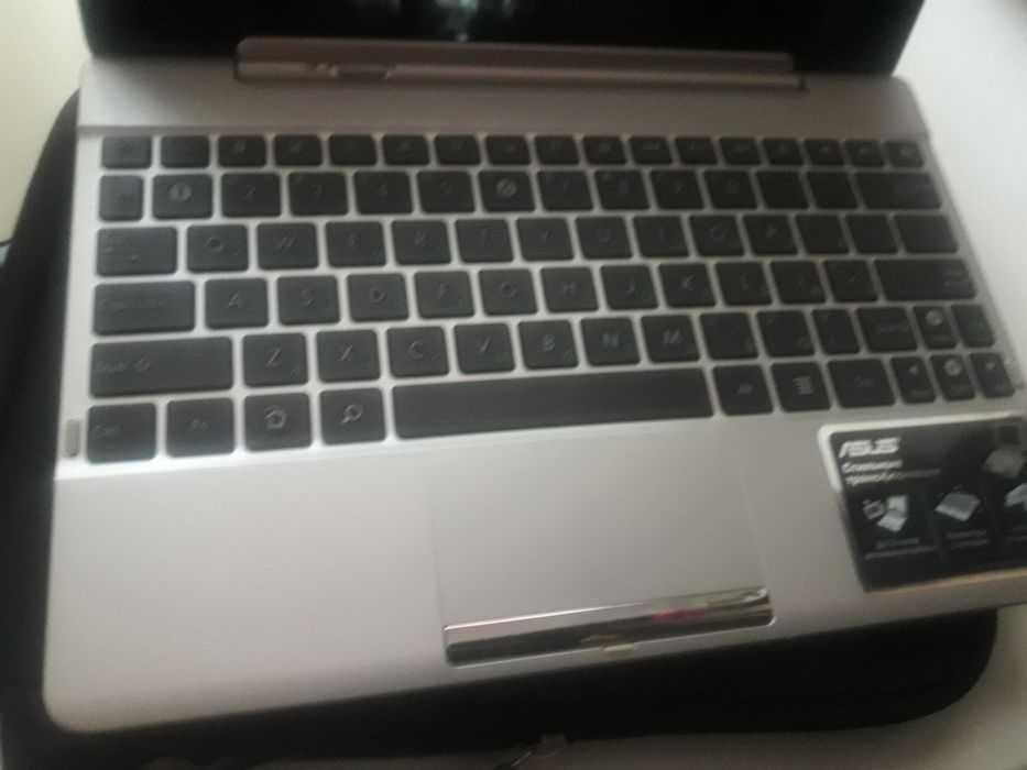 Продам планшет с клавиатурой.