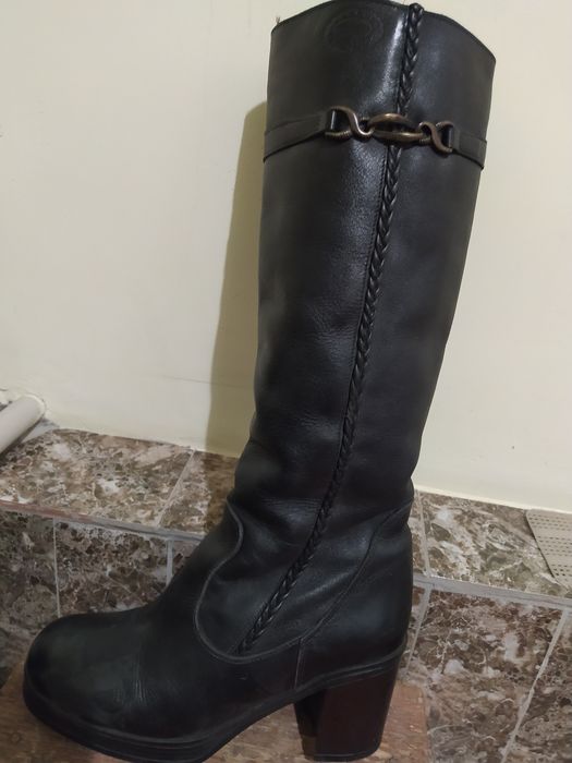 Продам  женские  зимние  сапоги