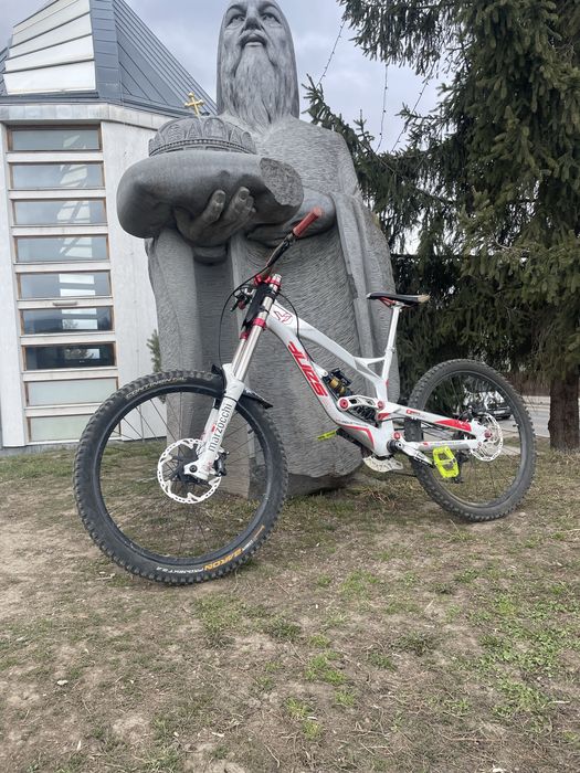 Yt tues downhill